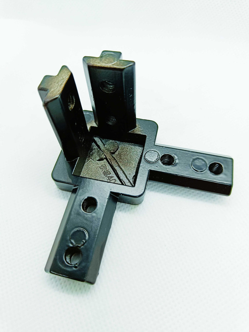 Łącznik 3-stronny ukryty T-Slot 40x40 czarny rowek 8mm trójnik — zdjęcie 3