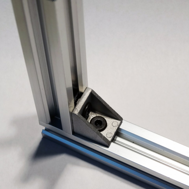 Narożnik 90° do profili aluminiowych V-Slot rowek 6mm — srebrny anodowany